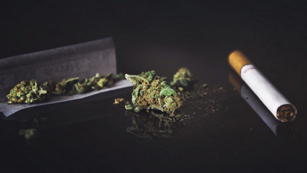 Marihuana czy papierosy? Co jest bardziej szkodliwe?
