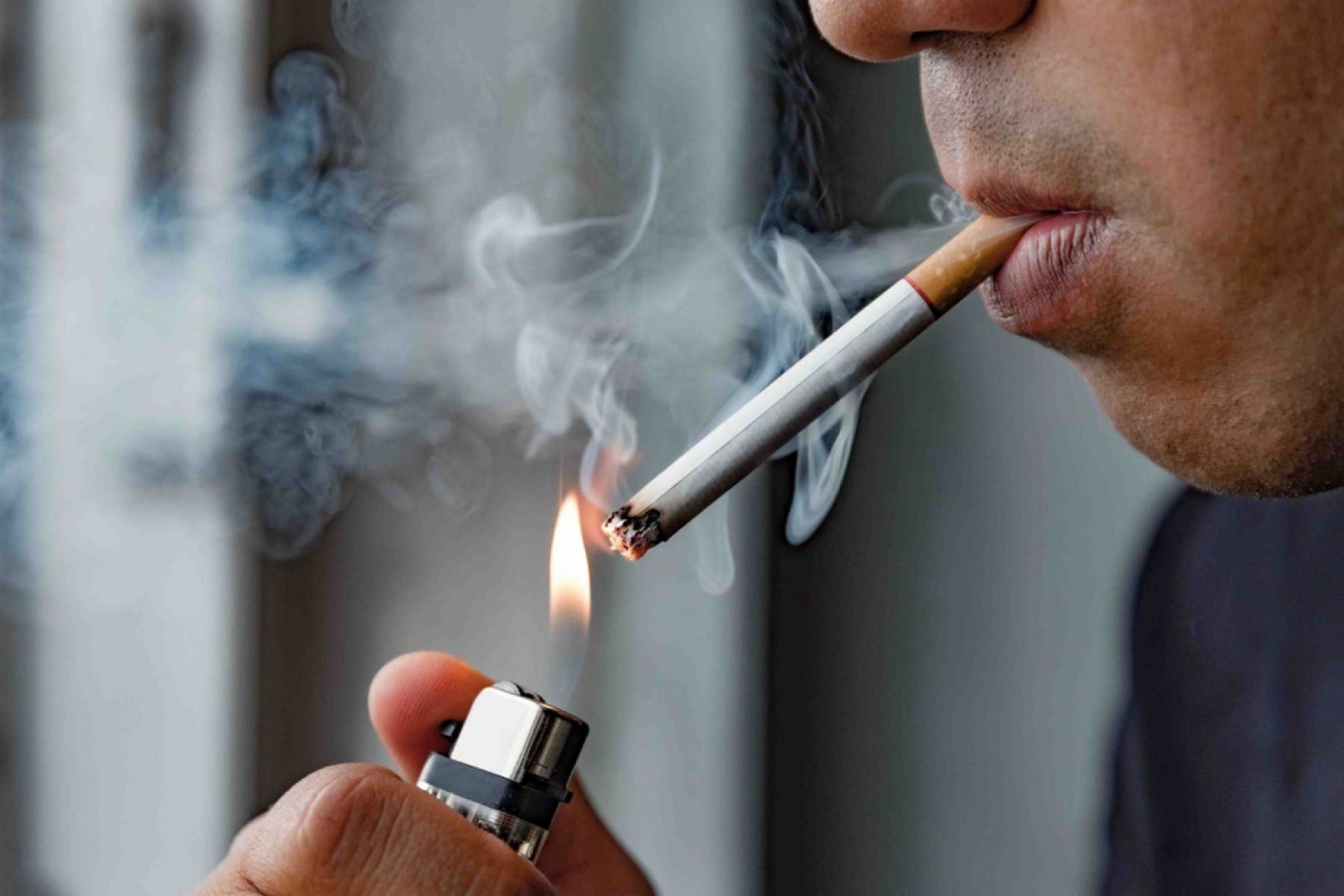 Jak usunąć zapach dymu z papierosów w domu