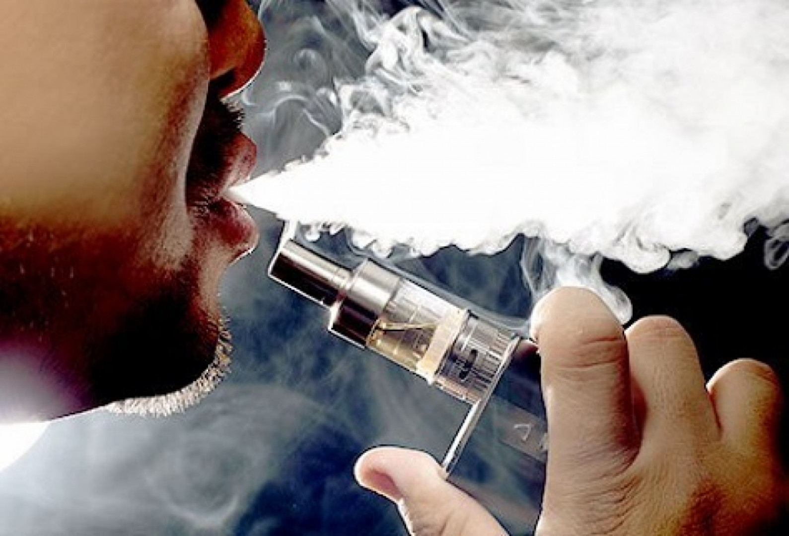 Według badań mężczyźni, którzy palą e-papierosy, są dwukrotnie bardziej narażeni na zaburzenia erekcji